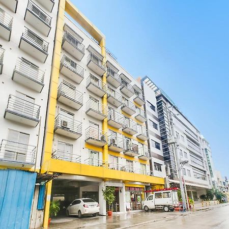 Oyo 893 Dian Suites Makati Manila Exteriér fotografie