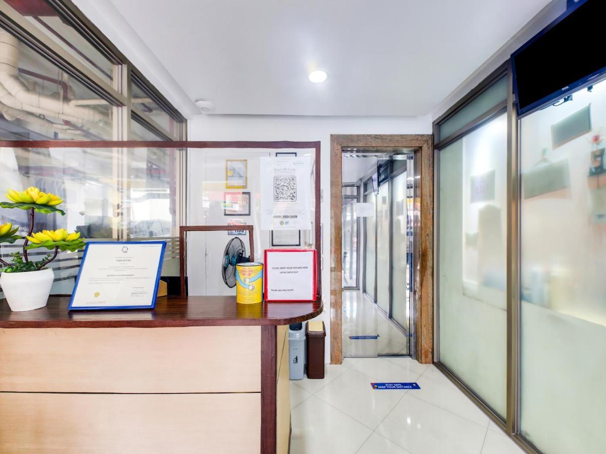Oyo 893 Dian Suites Makati Manila Exteriér fotografie
