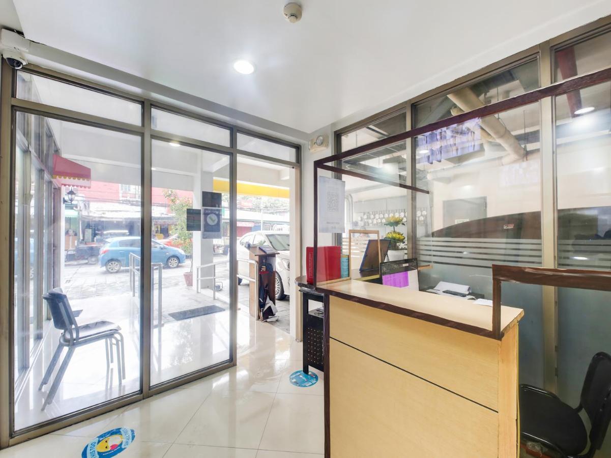 Oyo 893 Dian Suites Makati Manila Exteriér fotografie