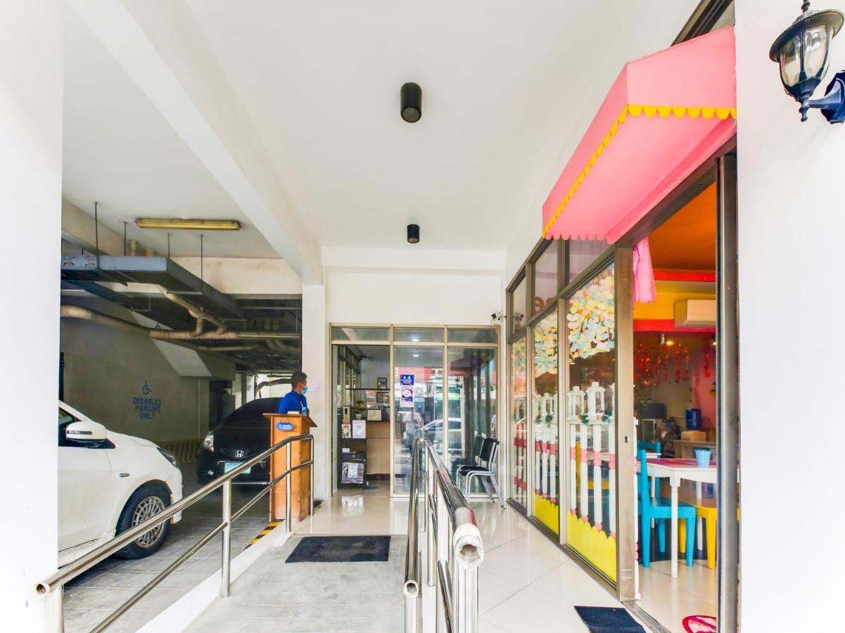 Oyo 893 Dian Suites Makati Manila Exteriér fotografie