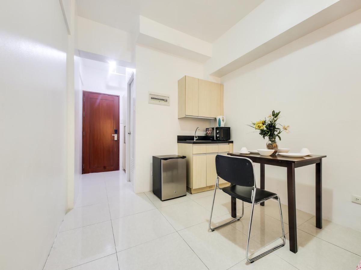 Oyo 893 Dian Suites Makati Manila Exteriér fotografie