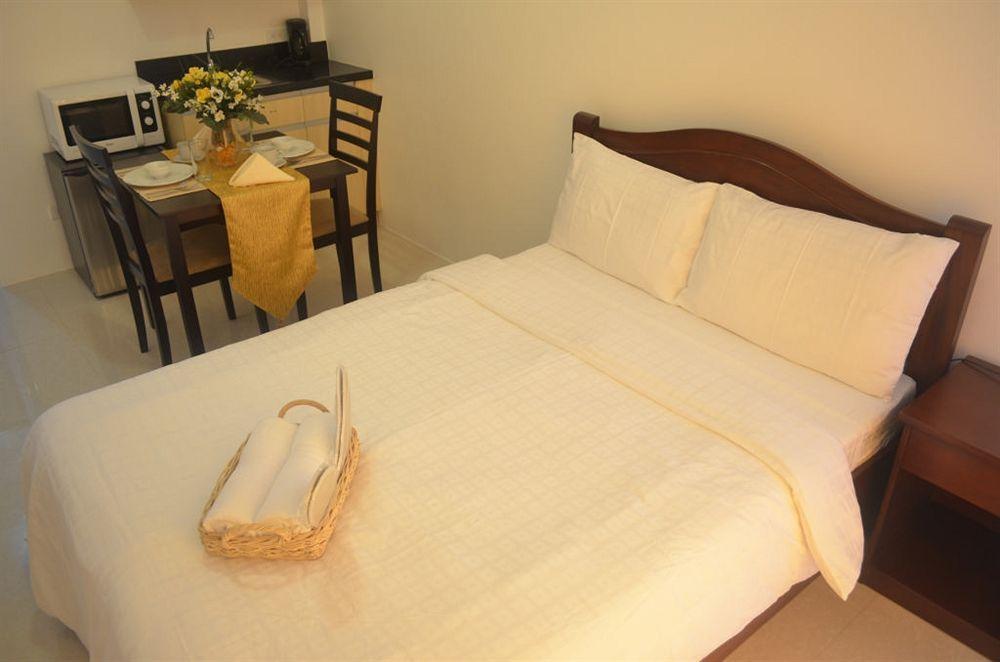 Oyo 893 Dian Suites Makati Manila Exteriér fotografie