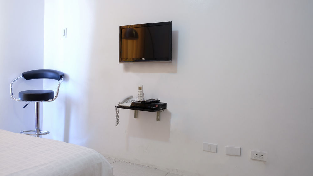 Oyo 893 Dian Suites Makati Manila Exteriér fotografie