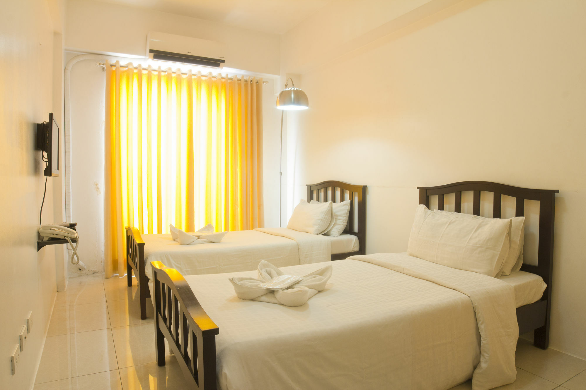 Oyo 893 Dian Suites Makati Manila Exteriér fotografie