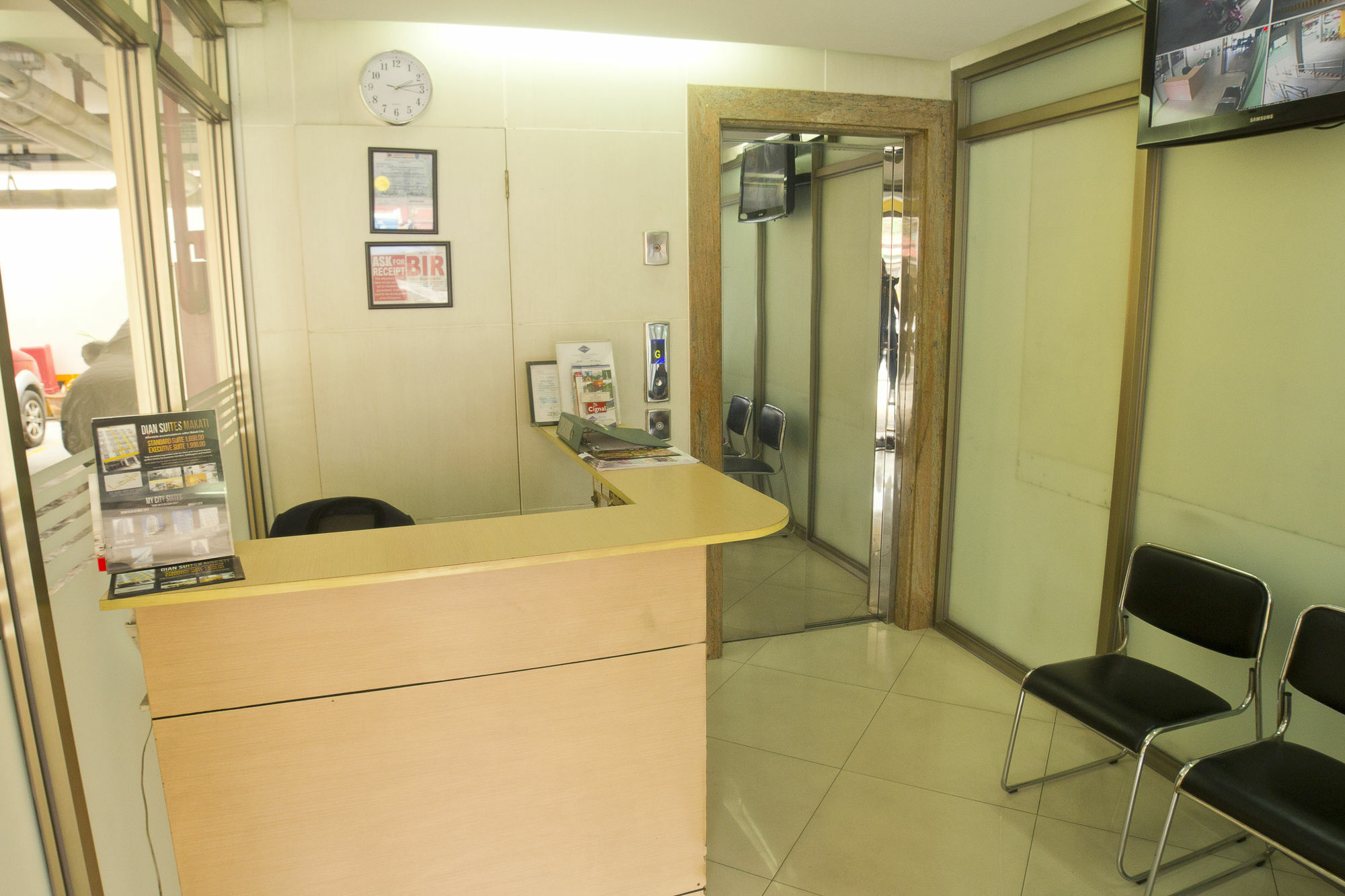 Oyo 893 Dian Suites Makati Manila Exteriér fotografie