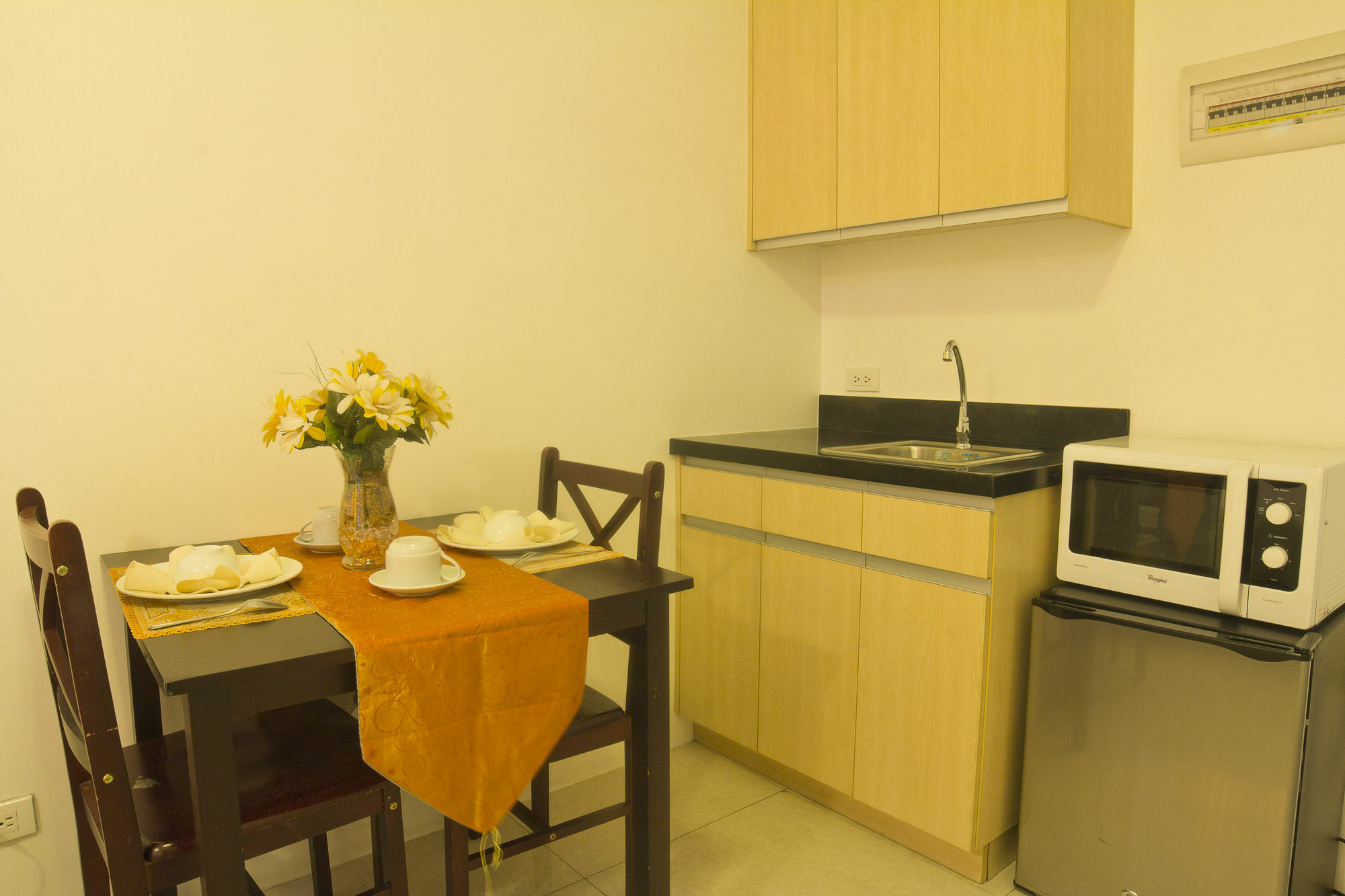 Oyo 893 Dian Suites Makati Manila Exteriér fotografie
