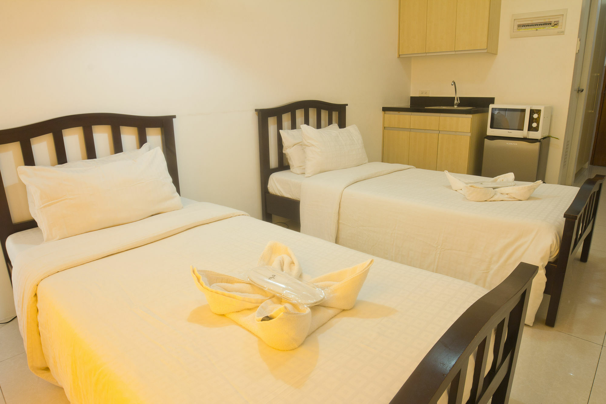 Oyo 893 Dian Suites Makati Manila Exteriér fotografie